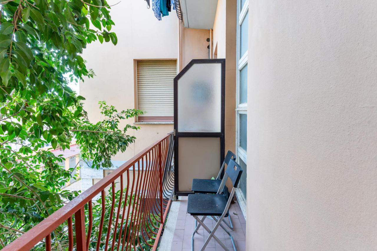 Livorno- Lungomare Viale Italia Bright Apartment!