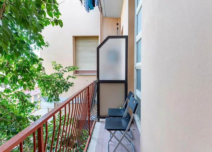 Livorno- Lungomare Viale Italia Bright Apartment!