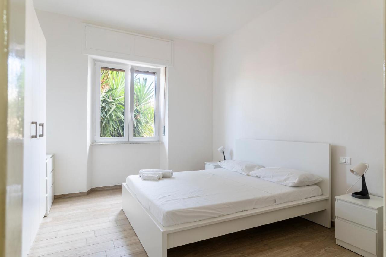 Livorno- Lungomare Viale Italia Bright Apartment! Apartment