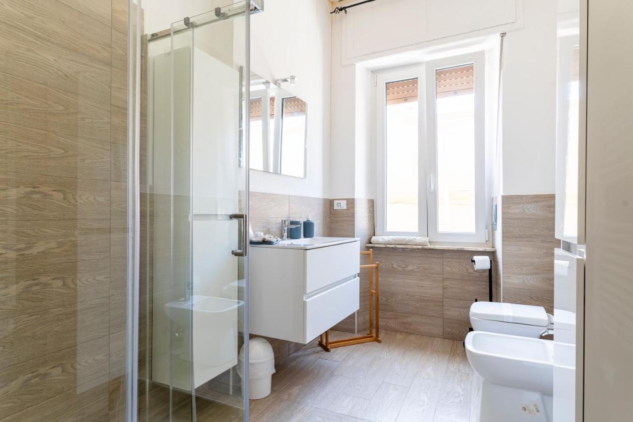 Apartment Livorno- Lungomare Viale Italia Bright Apartment! *